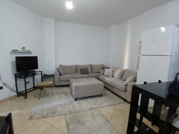 Tirane, jepet me qera apartament 1+1 Kati 2, 60 m² 550 € (9-katshet)