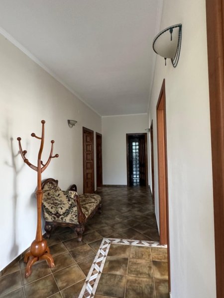 Tirane, ndarje qeraje me vajze Vile 4+1 Kati 0, 120 m² 200 € (Rruga Niko Avrami 38)