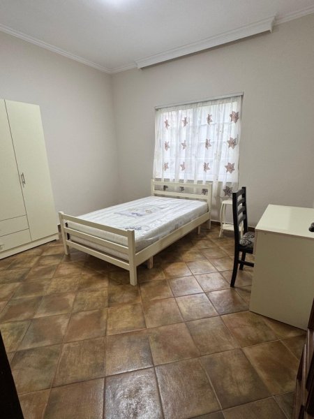 Tirane, ndarje qeraje me vajze Vile 4+1 Kati 0, 120 m² 200 € (Rruga Niko Avrami 38)
