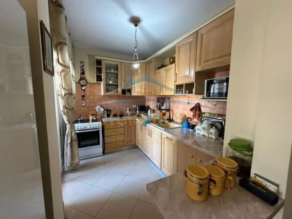 Tirane, shitet apartament 1+1 Kati 7, 77 m² 215.000 € (Ambasada Amerikane)