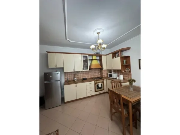 Tirane, shitet apartament 1+1 Kati 5, 75 m² 155.000 € (Komuna e Parisit)