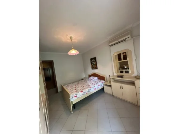 Tirane, shitet apartament 1+1 Kati 5, 75 m² 155.000 € (Komuna e Parisit)