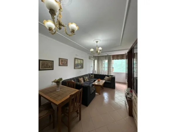Tirane, shitet apartament 1+1 Kati 5, 75 m² 155.000 € (Komuna e Parisit)