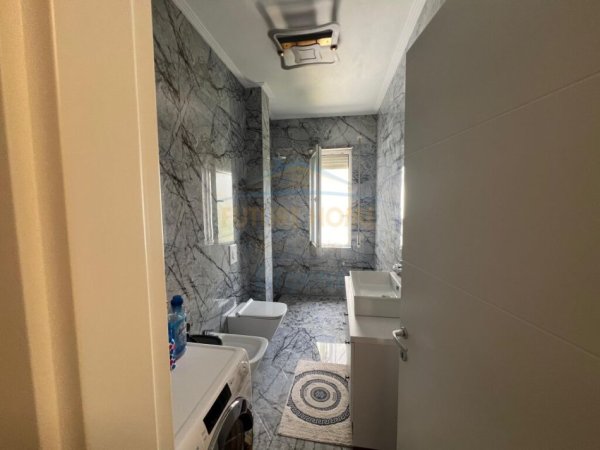 Tirane, shitet apartament 2+1 Kati 1, 123 m² 235.000 € (Kopshti Botanik)