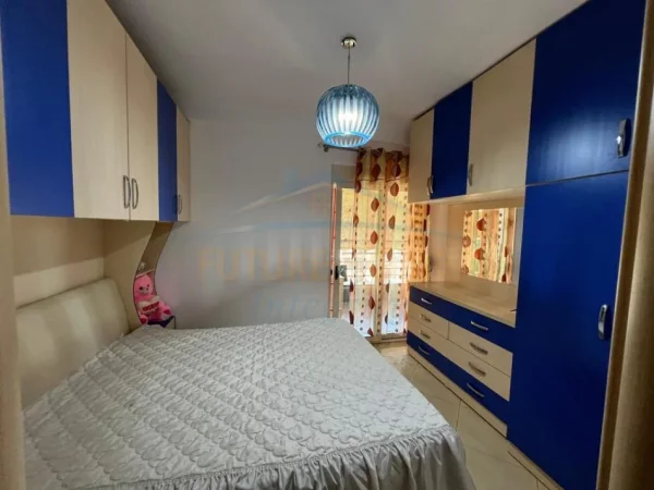 Tirane, shitet apartament 1+1 Kati 8, 61 m² 98.000 € (Prane Artistit, Unaza e Re)