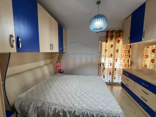 Tirane, shitet apartament 1+1 Kati 8, 61 m² 98.000 € (Prane Artistit, Unaza e Re)