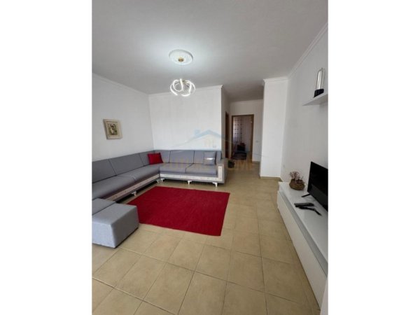 Tirane, shitet apartament 2+1+Ballkon Kati 4, 82 m² 129.000 € (Rruga e Dajtit)