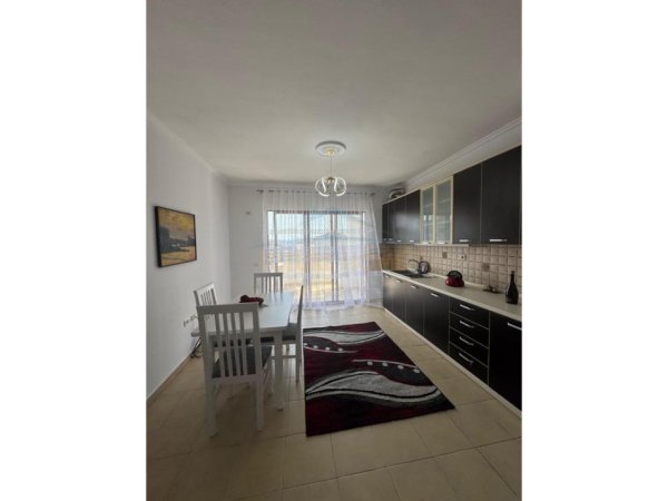 Tirane, shitet apartament 2+1+Ballkon Kati 4, 82 m² 129.000 € (Rruga e Dajtit)