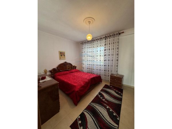 Tirane, shitet apartament 2+1+Ballkon Kati 4, 82 m² 129.000 € (Rruga e Dajtit)