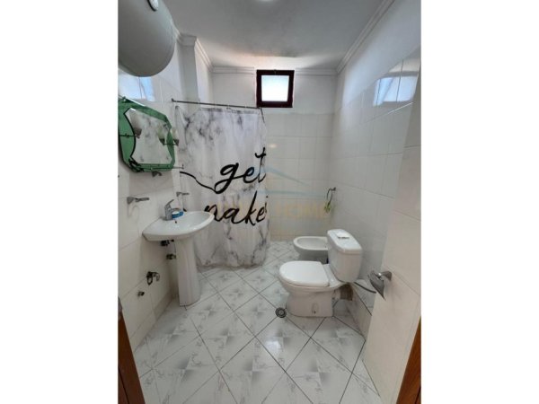 Tirane, shitet apartament 2+1+Ballkon Kati 4, 82 m² 129.000 € (Rruga e Dajtit)