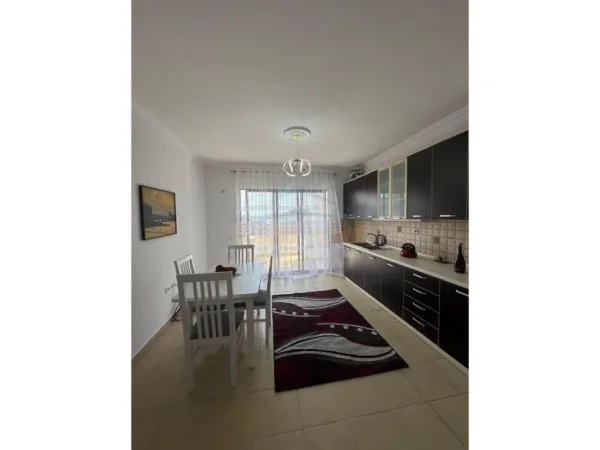 Tirane, shitet apartament 2+1+Ballkon Kati 4, 82 m² 129.000 € (Rruga e Dajtit)