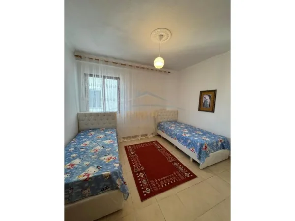 Tirane, shitet apartament 2+1+Ballkon Kati 4, 82 m² 129.000 € (Rruga e Dajtit)
