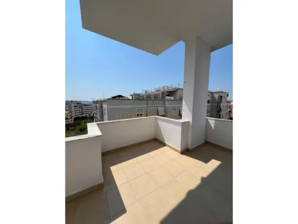 Tirane, shitet apartament 2+1+Ballkon Kati 4, 82 m² 129.000 € (Rruga e Dajtit)