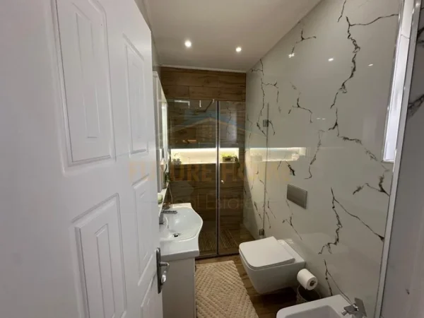 Tirane, jepet me qera apartament 2+1 Kati 3, 80 m² 700 € (Rr. Gjon Muzaku)