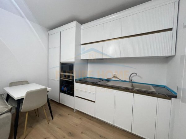 Tirane, jepet me qera apartament 2+1 Kati 3, 61 m² 600 € (Rruga Mine Peza)