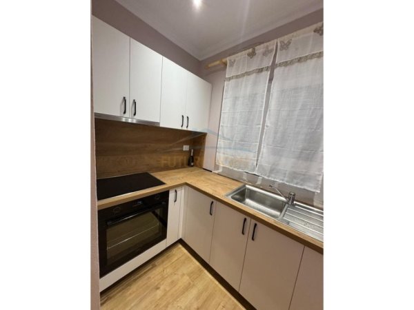 Tirane, jepet me qera apartament 2+1 Kati 3, 85 m² 500 € (Rruga Elbasanit (prane Kompleksit Grand))