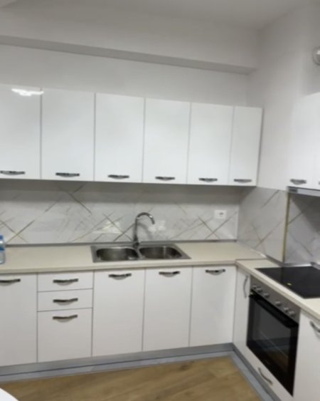 Tirane, jepet me qera apartament 2+1 Kati 3, 97 m² 530 € 