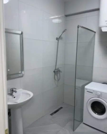 Tirane, jepet me qera apartament 2+1 Kati 3, 97 m² 530 € 