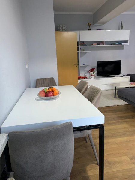 Vlore, jap me qera apartament 1+1 Kati 4, 350 € (Te Xhamia)