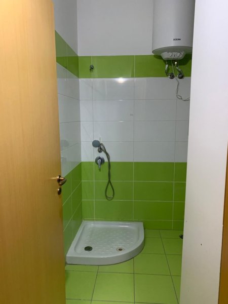 Vlore, jap me qera apartament 1+1 Kati 4, 350 € (Te Xhamia)