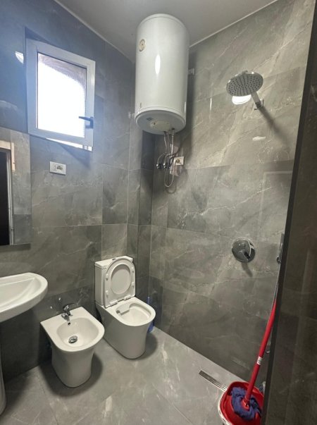 Tirane, jepet me qera apartament 1+1+Ballkon Kati 2, 60 m² 500 € 