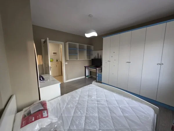 Tirane, jepet me qera apartament 2+1+Ballkon Kati 6, 93 m² 500 € 