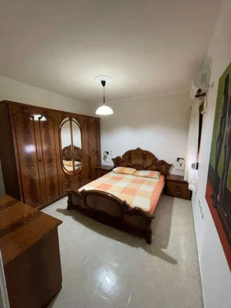 Tirane, jepet me qera apartament 2+1+Ballkon Kati 8, 80 m² 650 € 