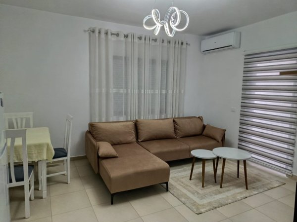 Tirane, jap me qera apartament 1+1 Kati 5, 65 m² 480 € (Rruga Gjon Buzuku). Pallat i ri