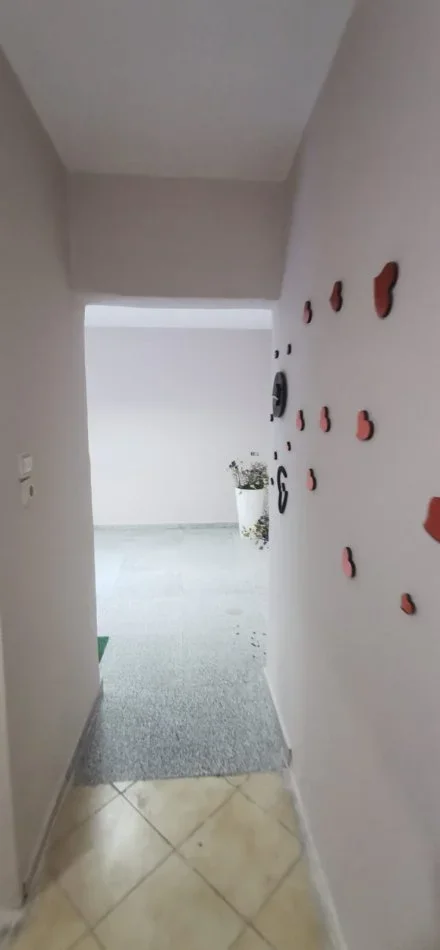 Shqiperi, jepet me qera zyre Kati 1, 45 m² 350 € (Perball Inxhinjerise se ndertimit , rruga qe te con Mozaiku i Tr)