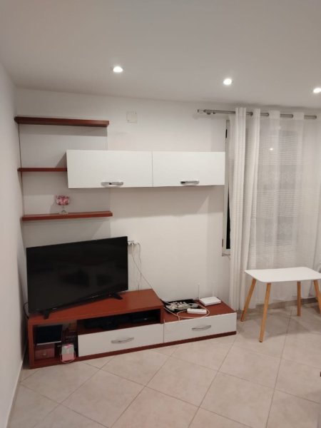 Tirane, jepet me qera shtepi 1+1+Aneks Kati 1, 80 m² 500 €