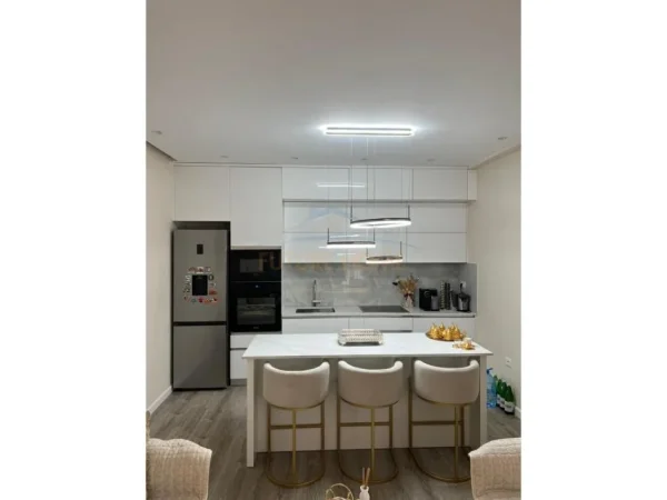 Tirane, shitet apartament 1+1+Ballkon Kati 8, 65 m² 123.000 € (Unaza e Re)