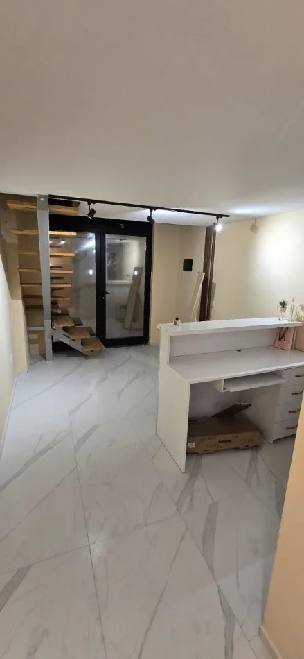 Tirane, jepet me qera dyqan Kati 0, 30 m² 300 € (Rruga Alajdin Frasheri)