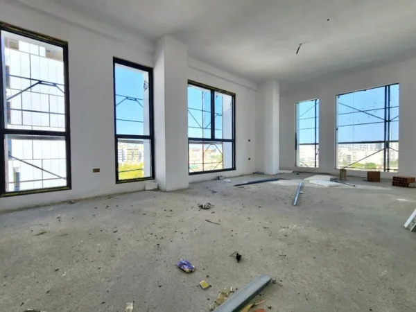 SHITET : ULTRA 🏘 2+1+2wc  (📍Kompleksi Square21 ) - 21 Dhjetori, 113 m² (Çmimi 297,000€)🧭 - 🔥CMIMI ME OKAZION NE KOMPLEKS I PER MOMENTIN, 2650€/m🔥