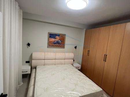 Tirane, jepet me qera apartament 2+1 Kati 1, 90 m² 450 €