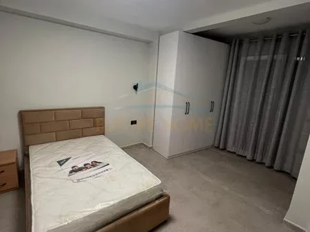 Tirane, jepet me qera apartament 2+1 Kati 1, 90 m² 450 €