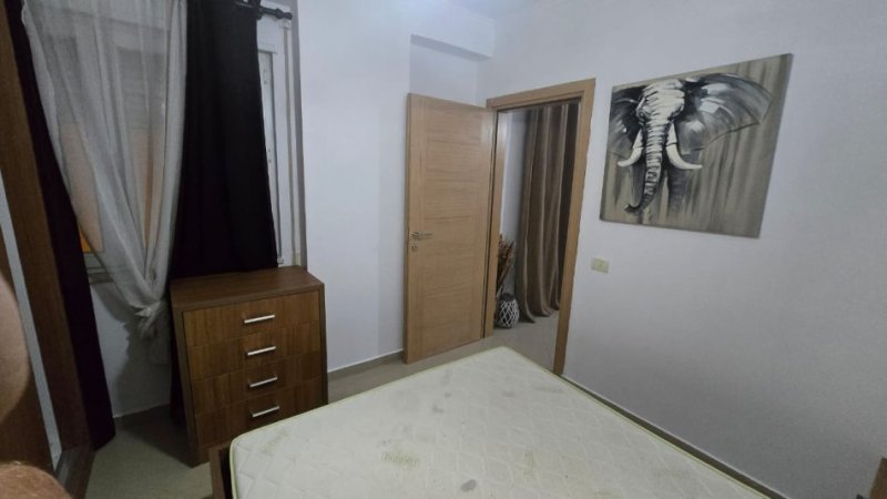 Tirane, jepet me qera apartament 2+1 Kati 2, 60 m² 500 € (Bill Klinton)