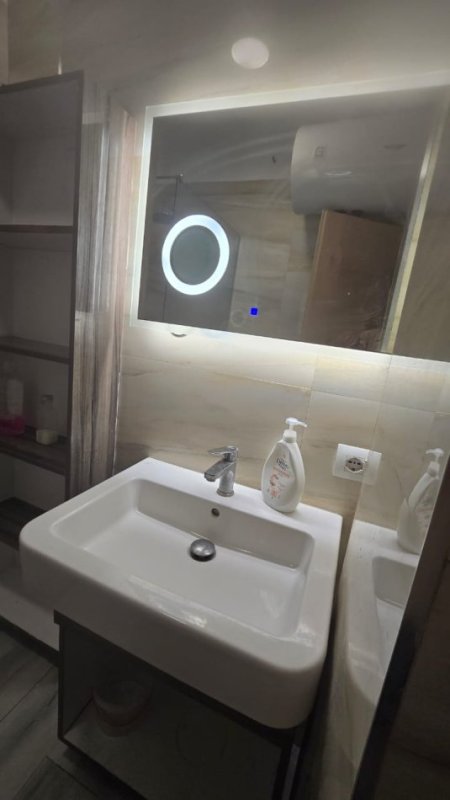 Tirane, jepet me qera apartament 2+1 Kati 2, 60 m² 500 € (Bill Klinton)
