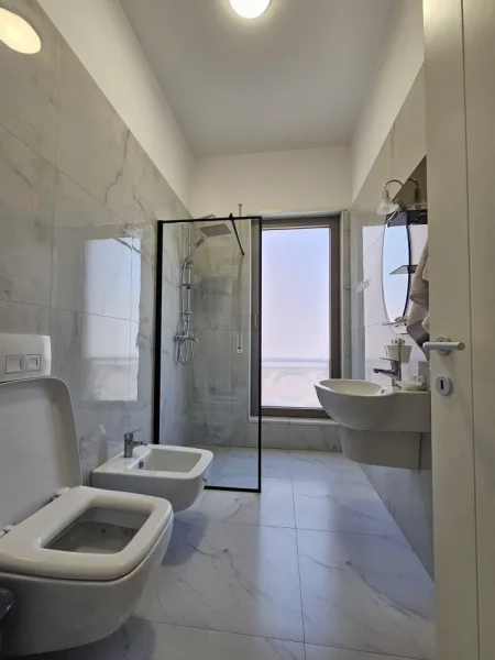 ✨JEPET ME QIRA apartament 2+1+2 wc totalisht i investuar si per vete me çdo gje cilesore te markave me te mira 📍TEK KOMPLEKSI DELIORGJI