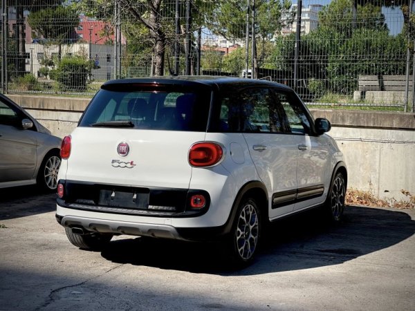 Tirane, shes makine FIAT 500 L Benzin, e bardhë automatik Klima 136.000 km 7.200 €