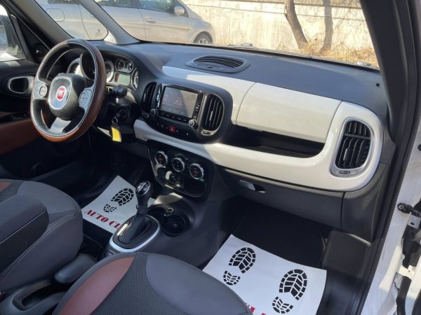 Tirane, shes makine FIAT 500 L Benzin, e bardhë automatik Klima 136.000 km 7.200 €