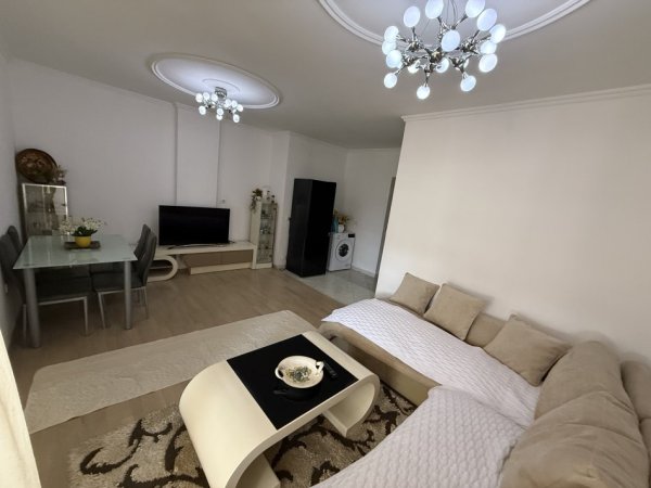 Tirane, jepet me qera apartament 1+1 Kati 5, 60 m² 500 € (Rruga kavajes)
