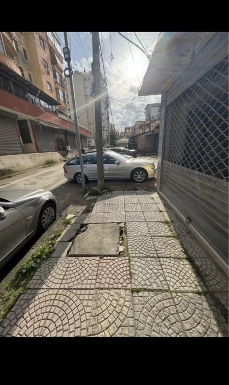 Fier, shitet ambjent biznesi Kati 1, 48 m² 55.000 € (ahmet boshnjaku fier)