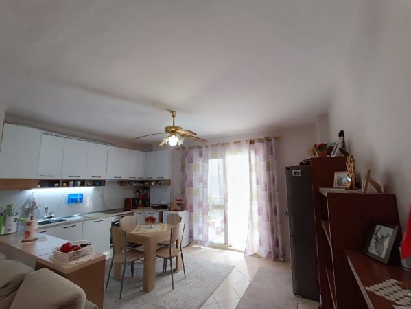 Tirane, shitet apartament 2+1+Ballkon Kati 2, 97 m² 130.000 € (Rruga Mahmut Allushi)