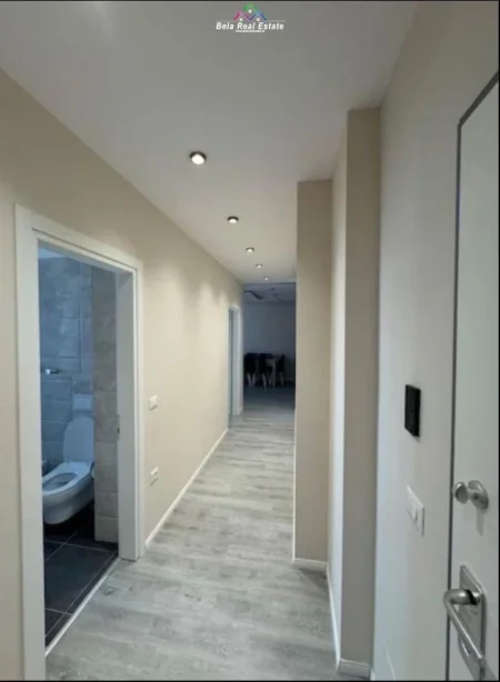 Tirane, jepet me qera apartament 2+1+Ballkon Kati 1, 100 m² 700 € (marie kraja)