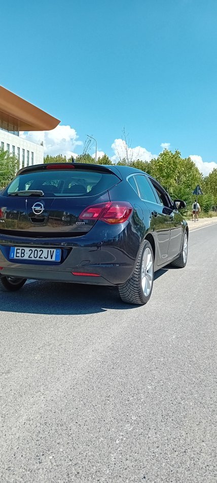 Tirane, shes makine Opel Astra J Nafte, e zeze manuale Kondicioner 140.000 km 5.000 €