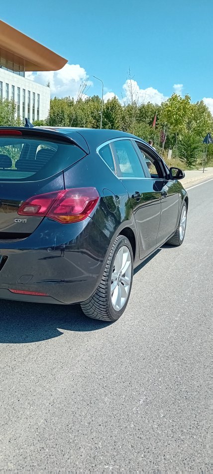 Tirane, shes makine Opel Astra J Nafte, e zeze manuale Kondicioner 140.000 km 5.000 €