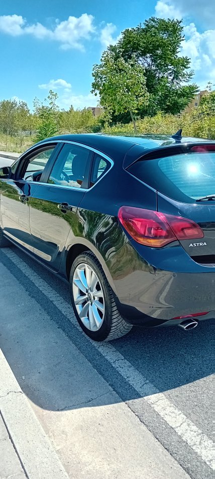 Tirane, shes makine Opel Astra J Nafte, e zeze manuale Kondicioner 140.000 km 5.000 €