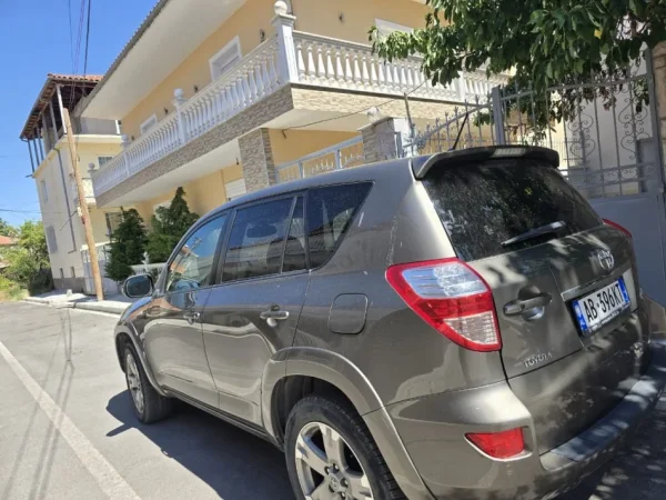 Korce, shes makine Toyota , Rav4 Nafte, kafe automatik Kondicioner 280.000 km 8.700 €