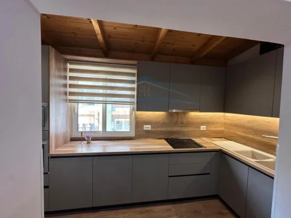 Tirane, shitet apartament 2+1+Ballkon Kati 3, 80 m² (Rr.Bogdaneve)