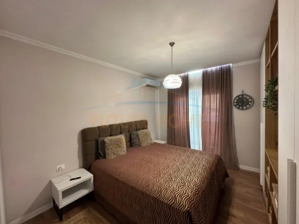 Tirane, shitet apartament 2+1+Ballkon Kati 3, 80 m² (Rr.Bogdaneve)